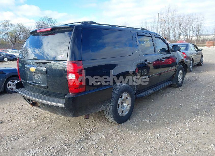 Photo 4 of 2014 Chevrolet Suburban 1500 LT (VIN 1GNSKJE71ER232700)