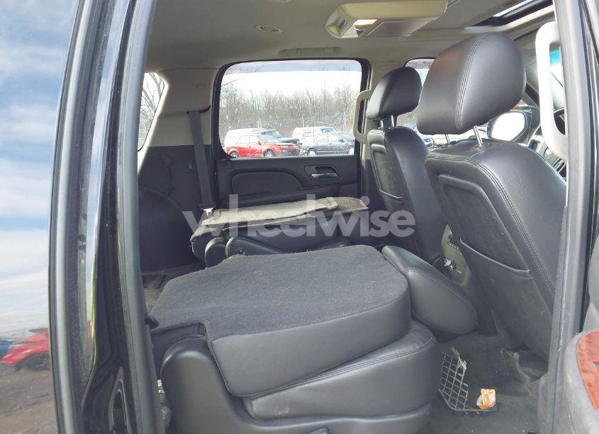 Photo 8 of 2014 Chevrolet Suburban 1500 LT (VIN 1GNSKJE71ER232700)