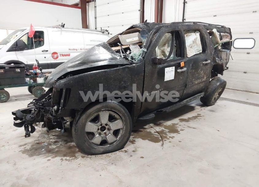 Photo 2 of 2012 Chevrolet Suburban 1500 LT (VIN 1GNSKJE72CR153842)