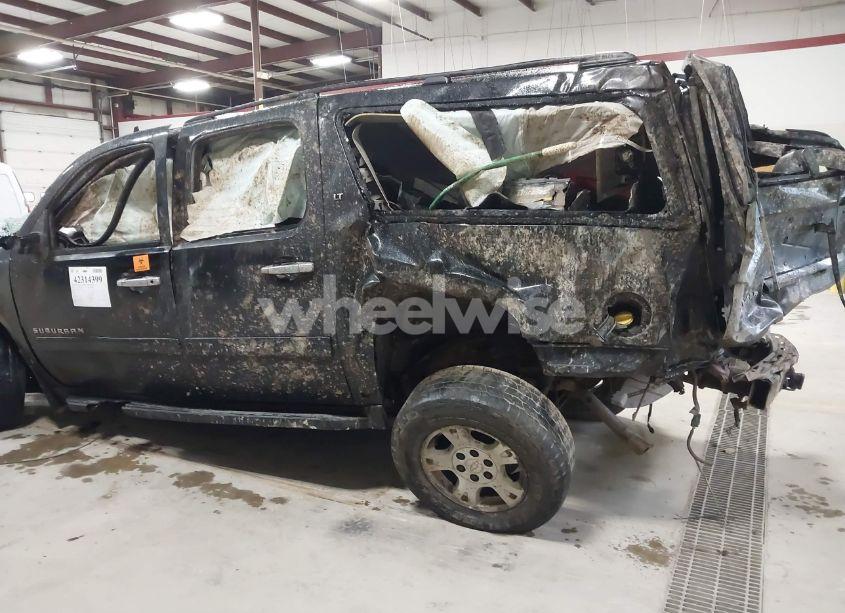 Photo 3 of 2012 Chevrolet Suburban 1500 LT (VIN 1GNSKJE72CR153842)