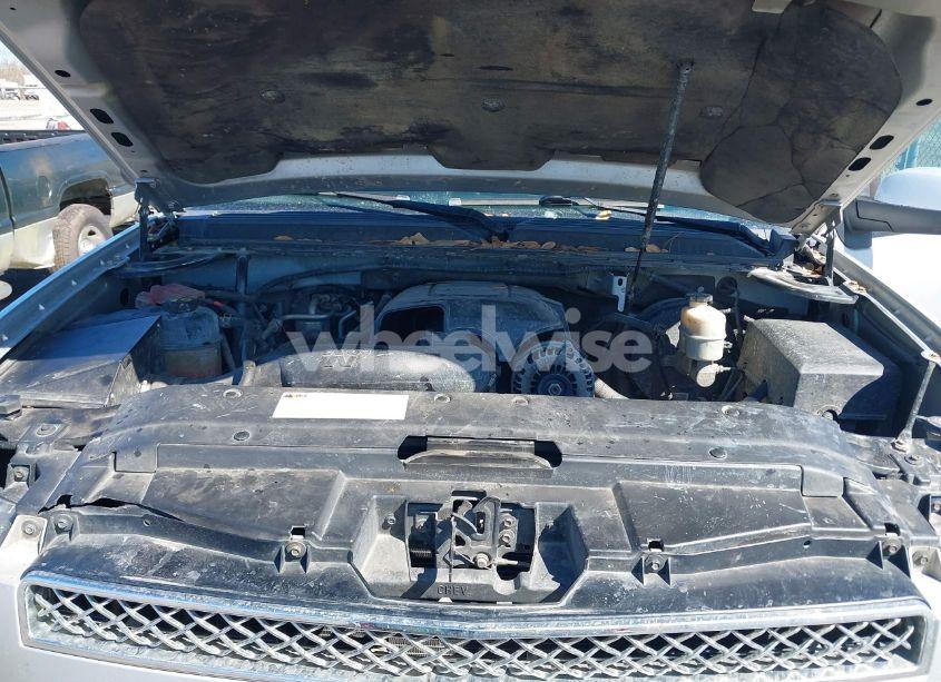 Photo 10 of 2012 Chevrolet Suburban 1500 LT (VIN 1GNSKJE72CR181012)