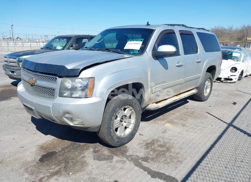 Photo 2 of 2012 Chevrolet Suburban 1500 LT (VIN 1GNSKJE72CR181012)