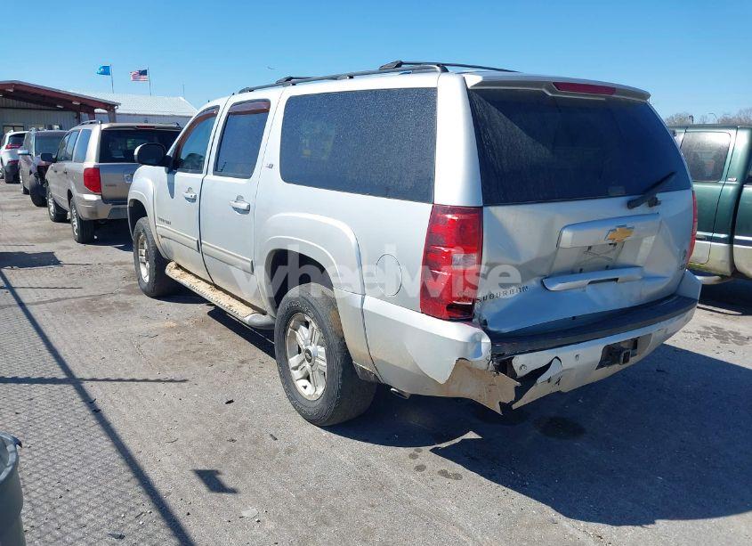 Photo 3 of 2012 Chevrolet Suburban 1500 LT (VIN 1GNSKJE72CR181012)