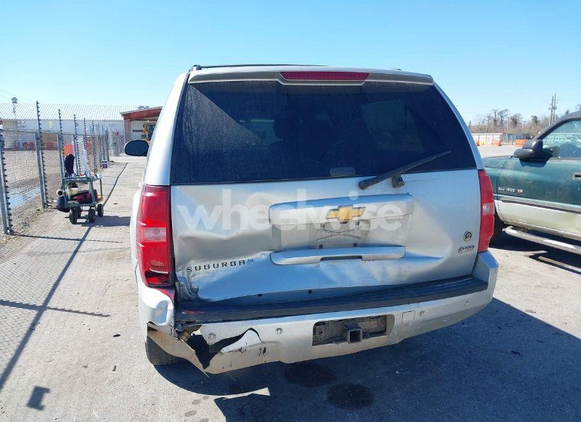 Photo 6 of 2012 Chevrolet Suburban 1500 LT (VIN 1GNSKJE72CR181012)