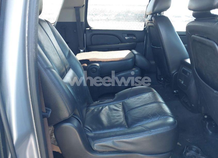 Photo 8 of 2012 Chevrolet Suburban 1500 LT (VIN 1GNSKJE72CR181012)