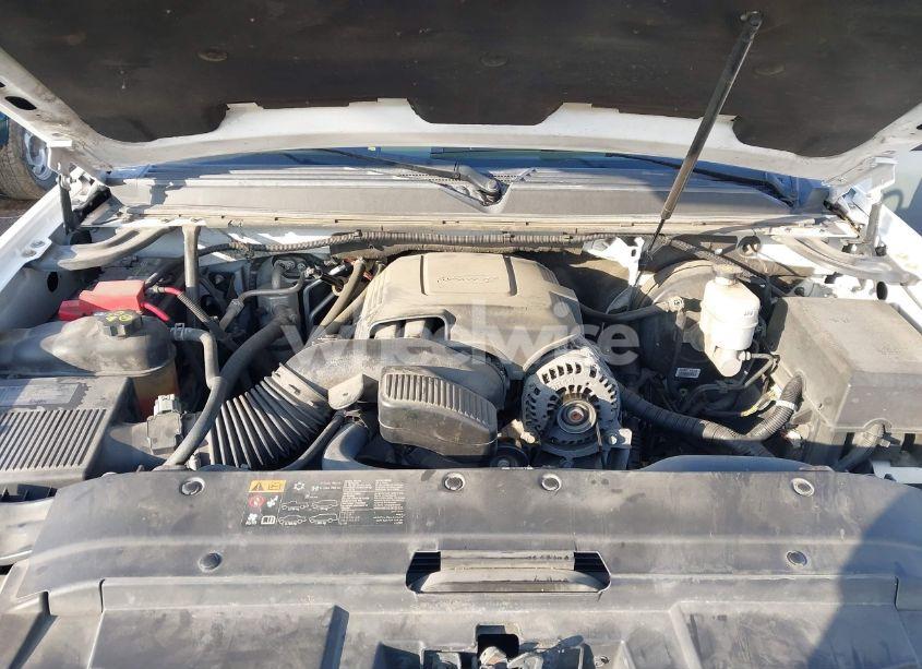 Photo 10 of 2012 Chevrolet Suburban LT (VIN 1GNSKJE72CR195816)