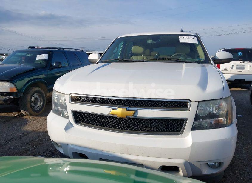 Photo 12 of 2012 Chevrolet Suburban LT (VIN 1GNSKJE72CR195816)
