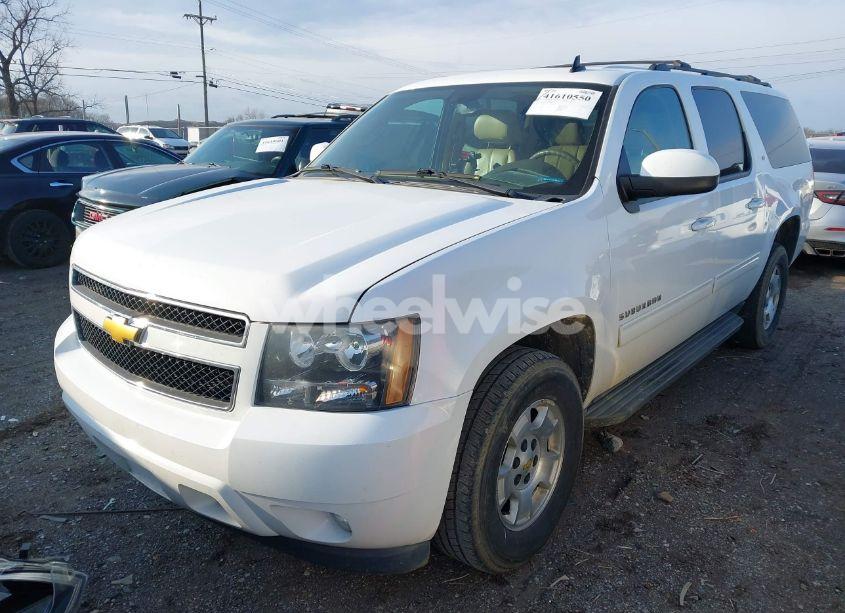 Photo 2 of 2012 Chevrolet Suburban LT (VIN 1GNSKJE72CR195816)