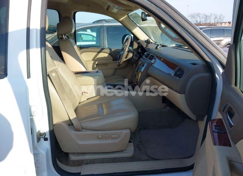 Photo 5 of 2012 Chevrolet Suburban LT (VIN 1GNSKJE72CR195816)