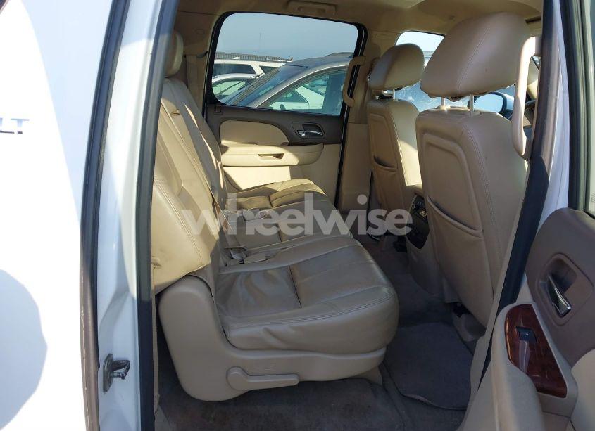 Photo 8 of 2012 Chevrolet Suburban LT (VIN 1GNSKJE72CR195816)