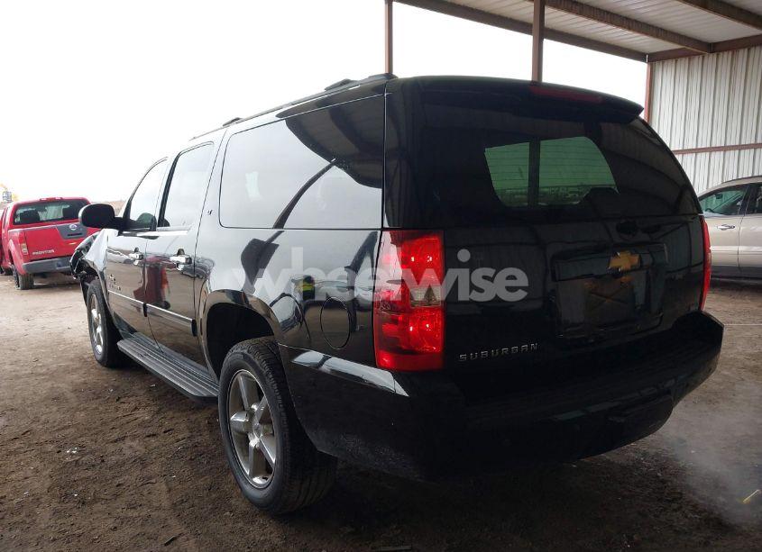 Photo 3 of 2012 Chevrolet Suburban 1500 LT (VIN 1GNSKJE72CR278632)