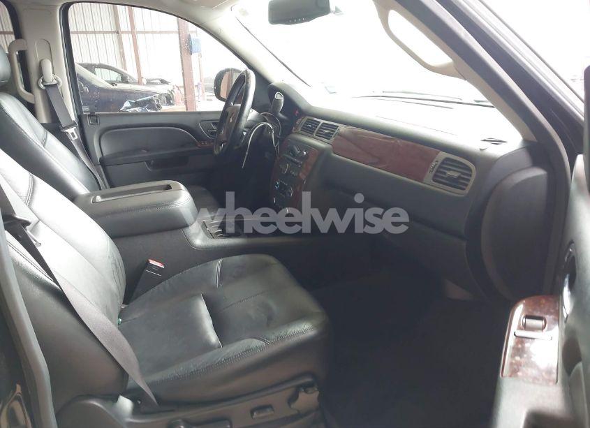 Photo 5 of 2012 Chevrolet Suburban 1500 LT (VIN 1GNSKJE72CR278632)