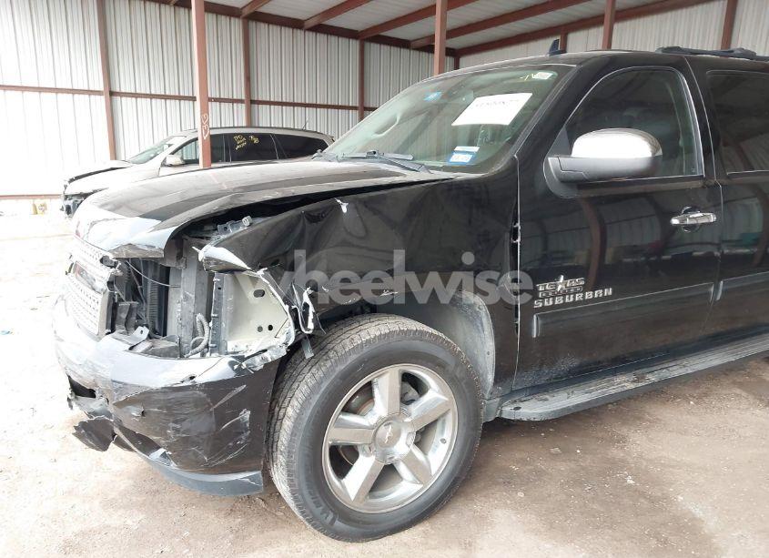 Photo 6 of 2012 Chevrolet Suburban 1500 LT (VIN 1GNSKJE72CR278632)