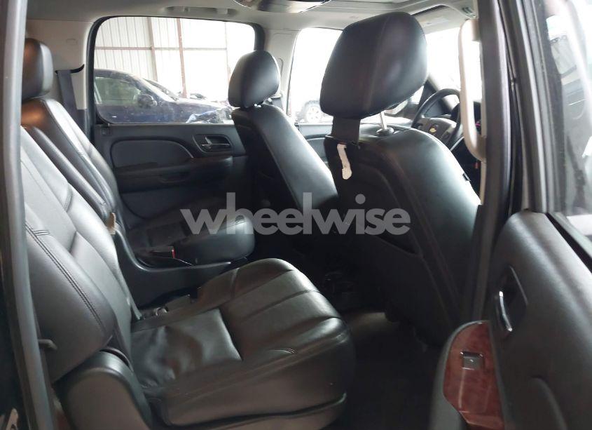 Photo 8 of 2012 Chevrolet Suburban 1500 LT (VIN 1GNSKJE72CR278632)