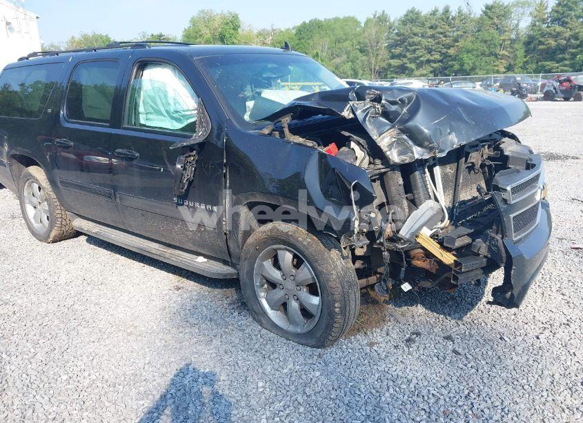 2013 Chevrolet Suburban 1500 LT (VIN 1GNSKJE72DR133799) main photo