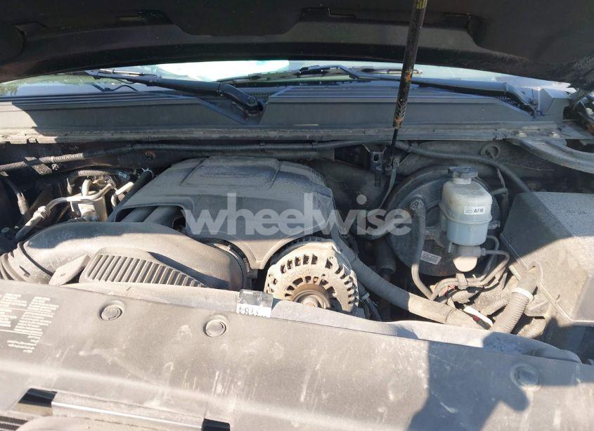 Photo 10 of 2013 Chevrolet Suburban 1500 LT (VIN 1GNSKJE72DR133799)