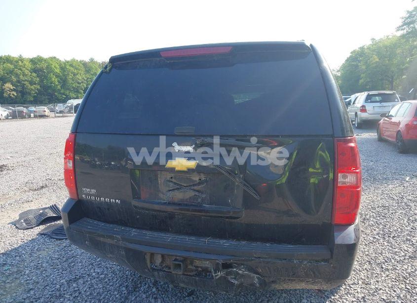 Photo 16 of 2013 Chevrolet Suburban 1500 LT (VIN 1GNSKJE72DR133799)