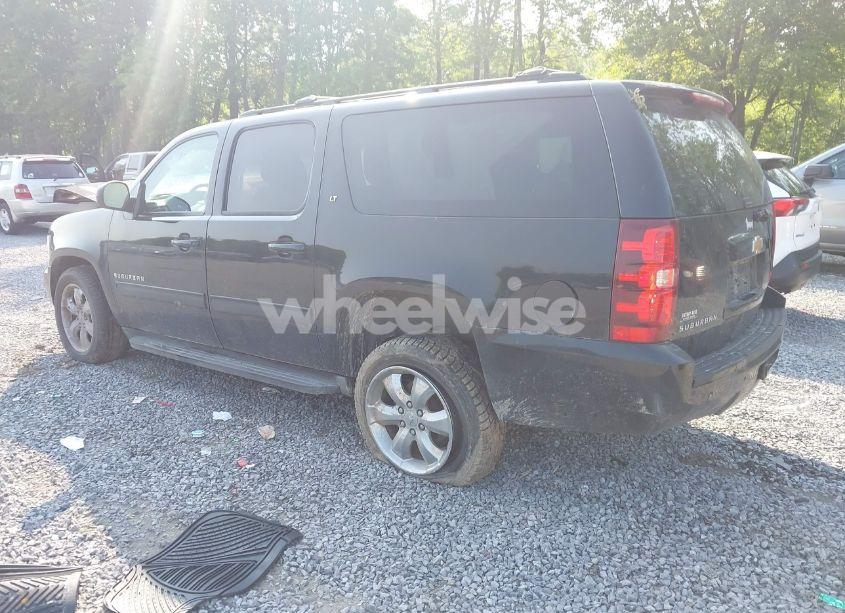 Photo 3 of 2013 Chevrolet Suburban 1500 LT (VIN 1GNSKJE72DR133799)