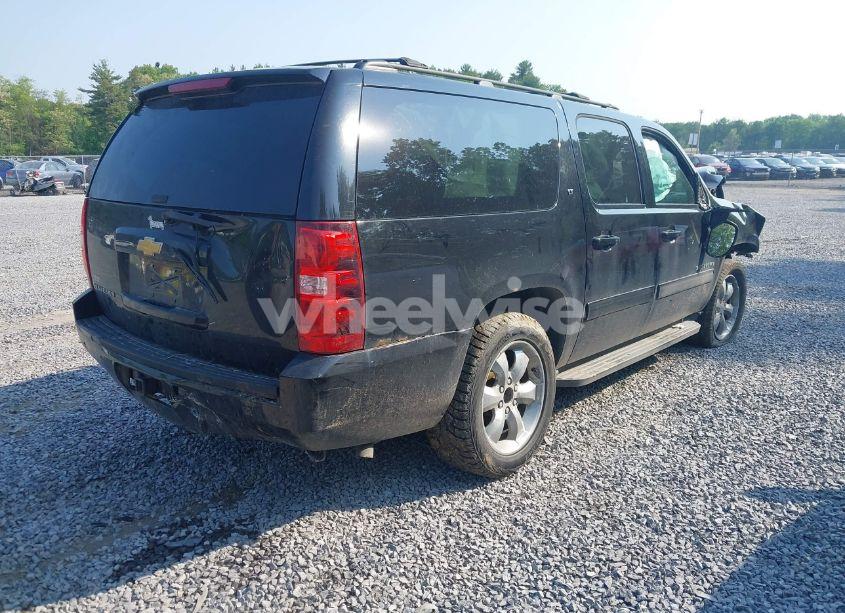 Photo 4 of 2013 Chevrolet Suburban 1500 LT (VIN 1GNSKJE72DR133799)