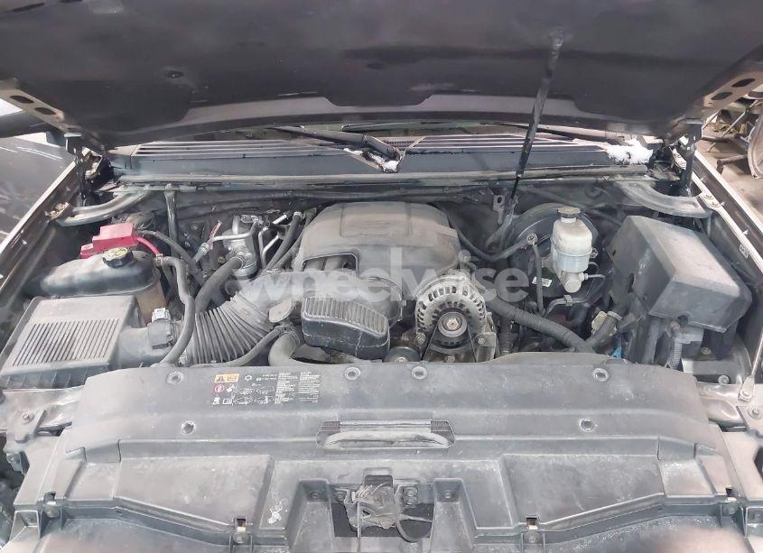 Photo 10 of 2013 Chevrolet Suburban 1500 LT (VIN 1GNSKJE72DR334022)