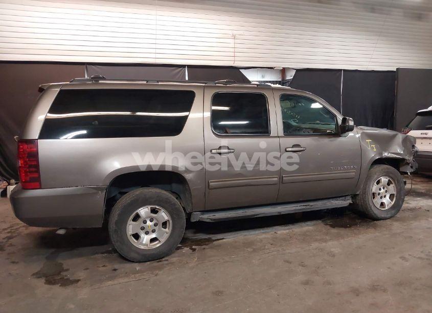 Photo 13 of 2013 Chevrolet Suburban 1500 LT (VIN 1GNSKJE72DR334022)