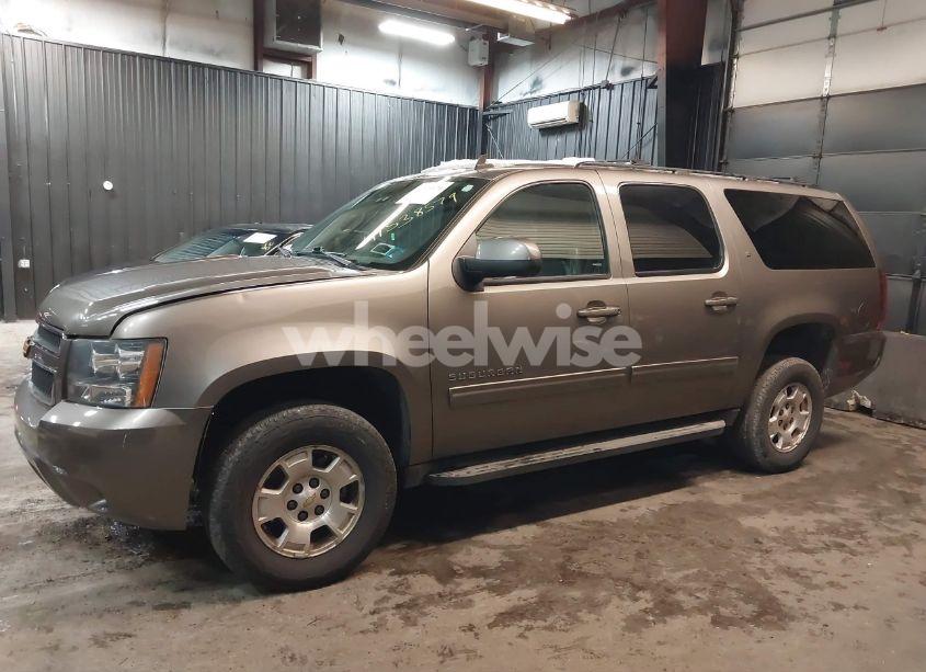 Photo 14 of 2013 Chevrolet Suburban 1500 LT (VIN 1GNSKJE72DR334022)