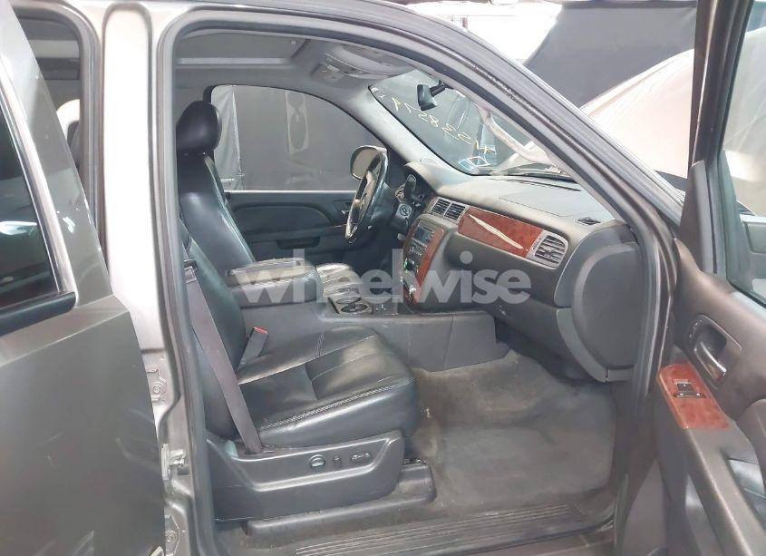 Photo 5 of 2013 Chevrolet Suburban 1500 LT (VIN 1GNSKJE72DR334022)