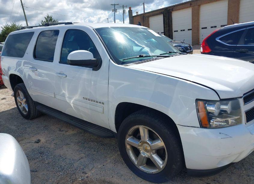Photo 13 of 2013 Chevrolet Suburban 1500 LT (VIN 1GNSKJE72DR354013)