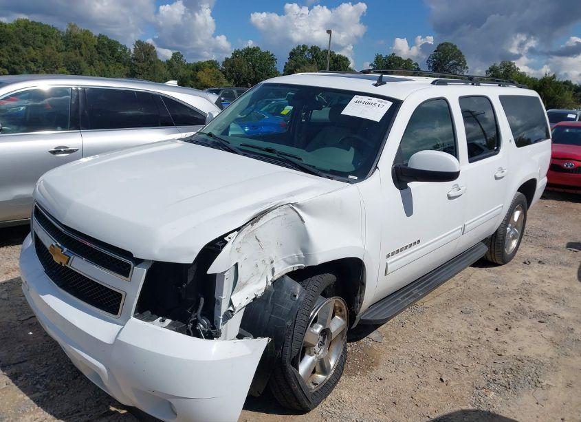 Photo 2 of 2013 Chevrolet Suburban 1500 LT (VIN 1GNSKJE72DR354013)