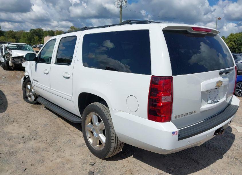 Photo 3 of 2013 Chevrolet Suburban 1500 LT (VIN 1GNSKJE72DR354013)