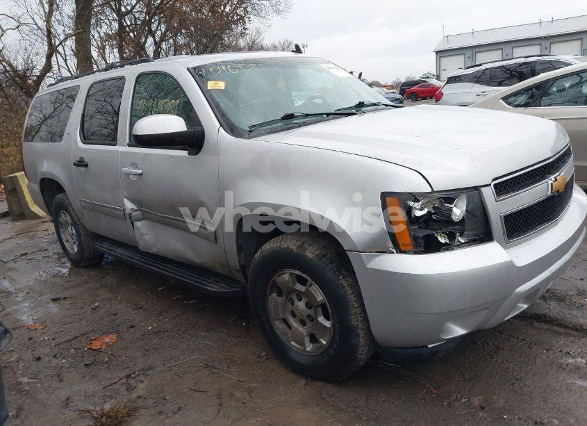 2014 Chevrolet Suburban 1500 LT (VIN 1GNSKJE72ER201925) main photo