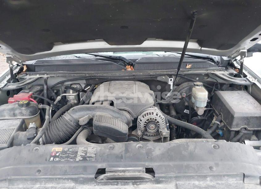 Photo 10 of 2014 Chevrolet Suburban 1500 LT (VIN 1GNSKJE72ER201925)