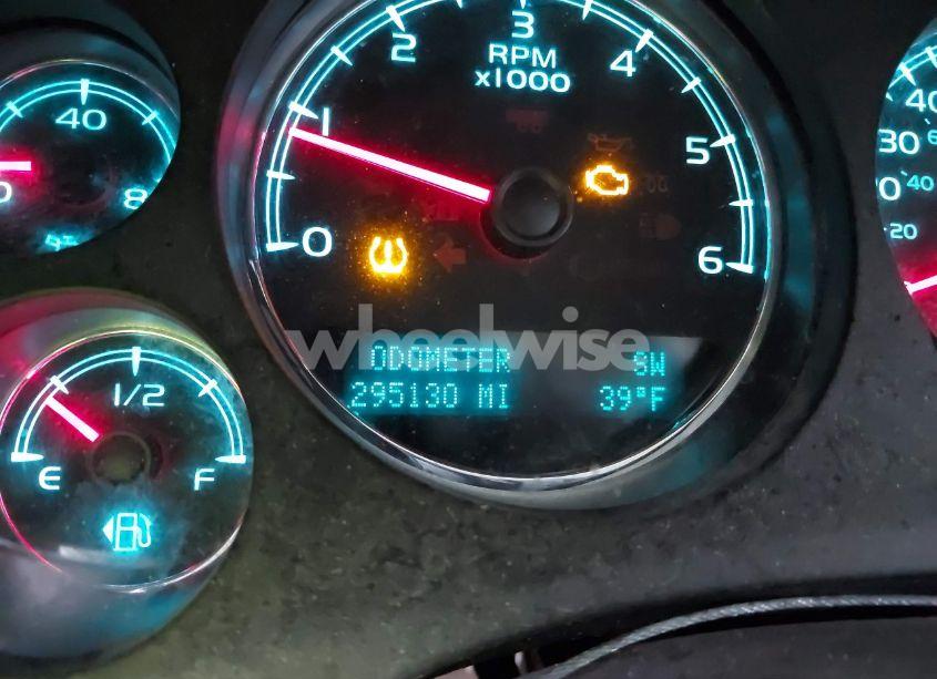Photo 16 of 2014 Chevrolet Suburban 1500 LT (VIN 1GNSKJE72ER201925)