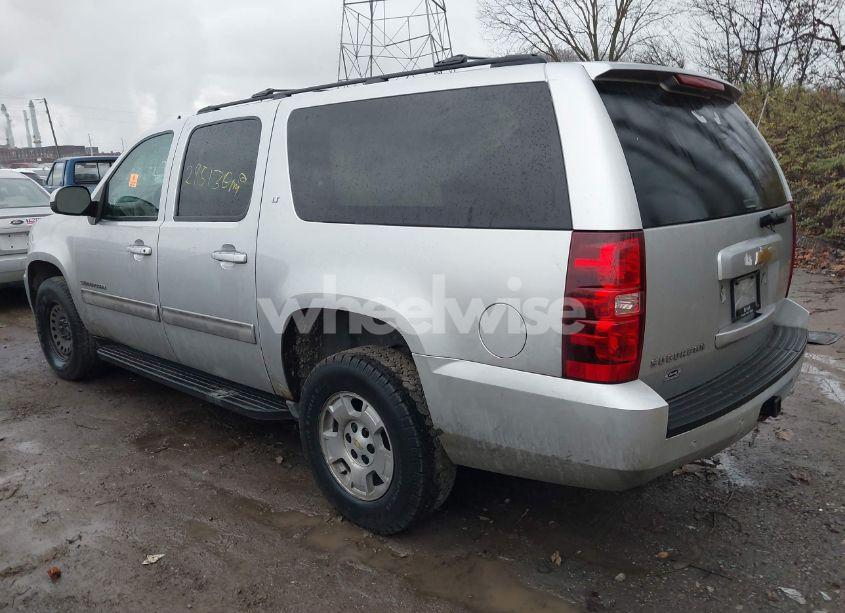 Photo 3 of 2014 Chevrolet Suburban 1500 LT (VIN 1GNSKJE72ER201925)