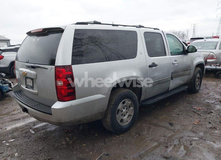 Photo 4 of 2014 Chevrolet Suburban 1500 LT (VIN 1GNSKJE72ER201925)