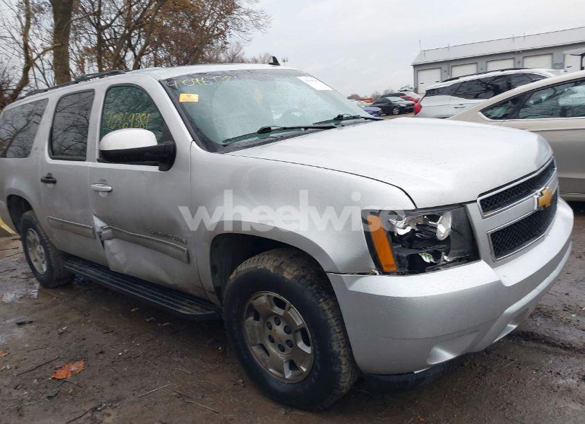 Photo 6 of 2014 Chevrolet Suburban 1500 LT (VIN 1GNSKJE72ER201925)