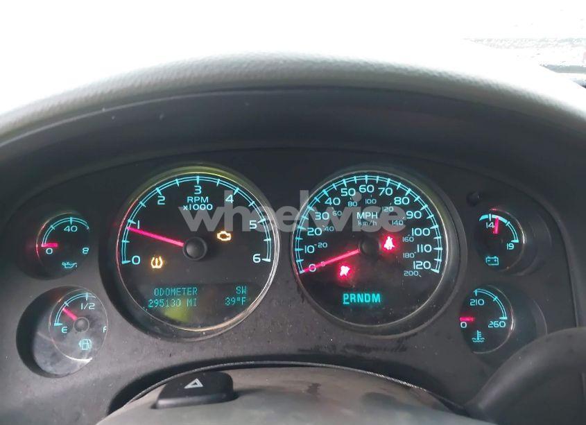 Photo 7 of 2014 Chevrolet Suburban 1500 LT (VIN 1GNSKJE72ER201925)