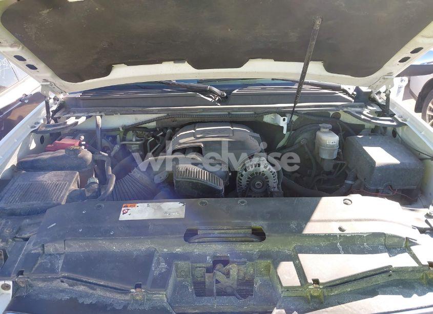 Photo 10 of 2012 Chevrolet Suburban 1500 LT (VIN 1GNSKJE73CR126813)