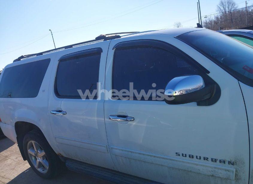 Photo 13 of 2012 Chevrolet Suburban 1500 LT (VIN 1GNSKJE73CR126813)