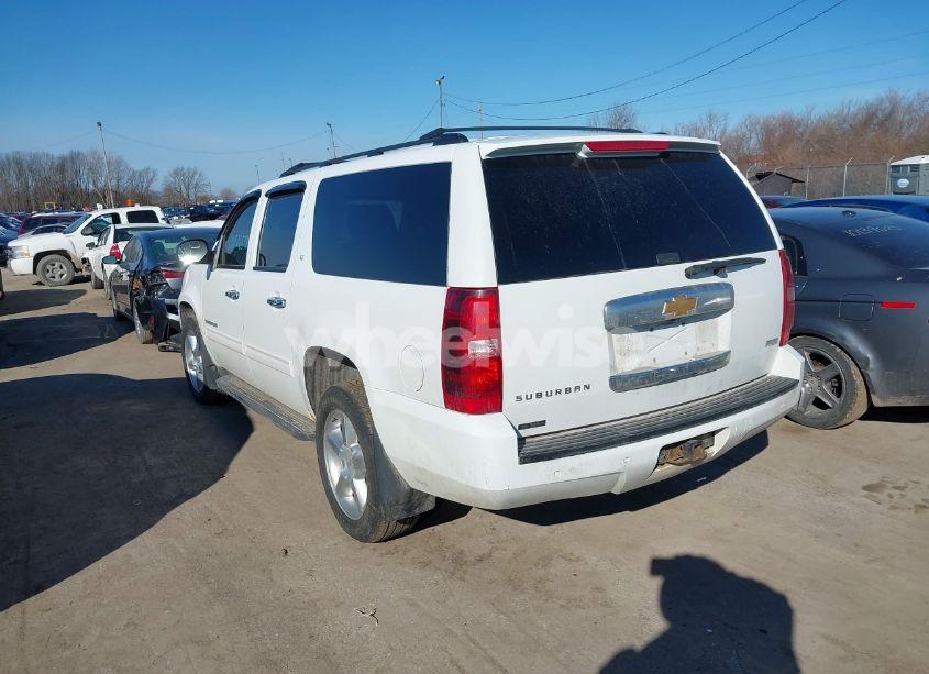 Photo 3 of 2012 Chevrolet Suburban 1500 LT (VIN 1GNSKJE73CR126813)