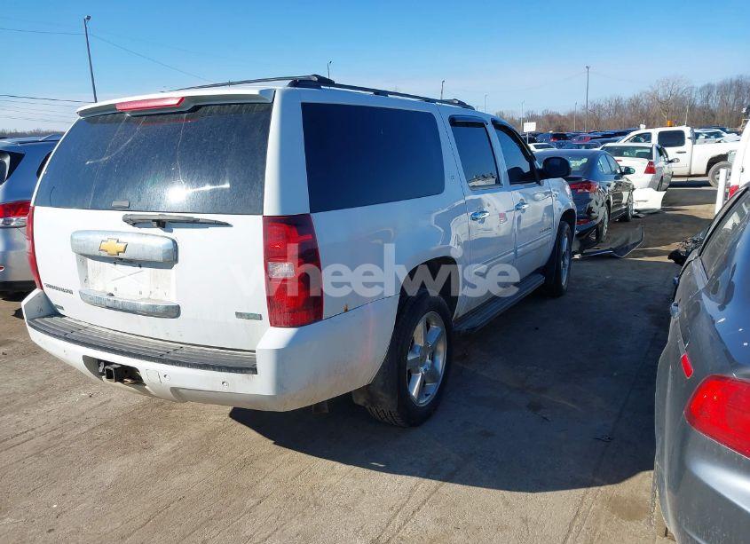 Photo 4 of 2012 Chevrolet Suburban 1500 LT (VIN 1GNSKJE73CR126813)