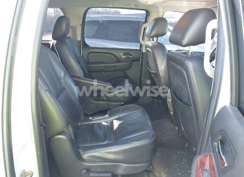 Photo 8 of 2012 Chevrolet Suburban 1500 LT (VIN 1GNSKJE73CR126813)