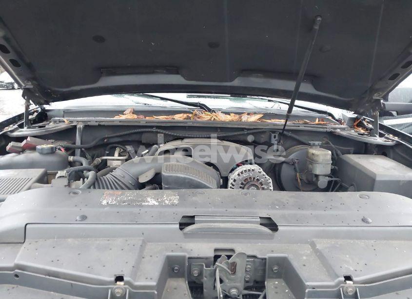 Photo 10 of 2012 Chevrolet Suburban 1500 LT (VIN 1GNSKJE73CR196473)