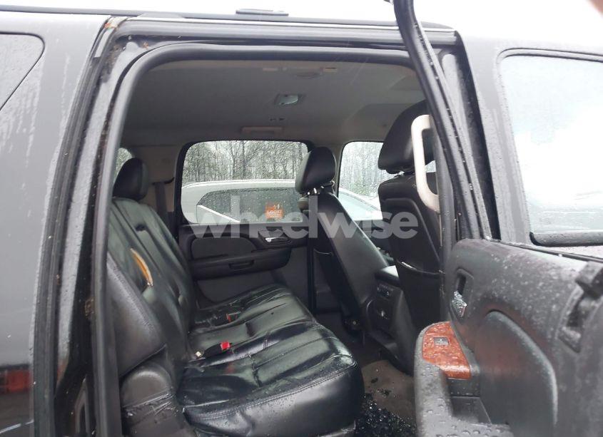 Photo 8 of 2012 Chevrolet Suburban 1500 LT (VIN 1GNSKJE73CR196473)