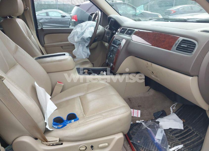 Photo 5 of 2012 Chevrolet Suburban 1500 LT (VIN 1GNSKJE73CR207049)