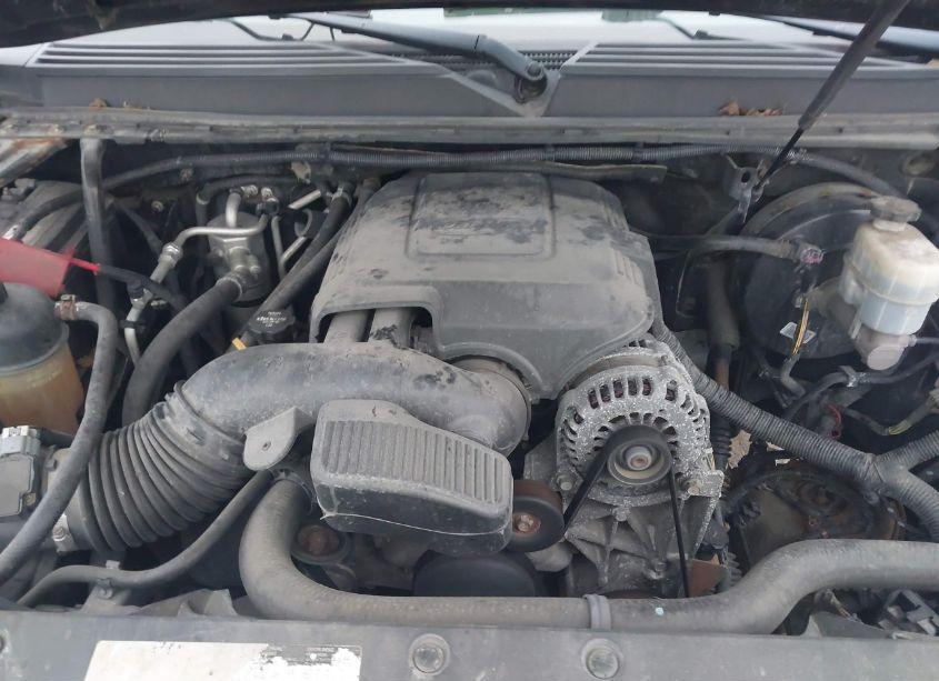 Photo 10 of 2013 Chevrolet Suburban 1500 LT (VIN 1GNSKJE73DR189430)