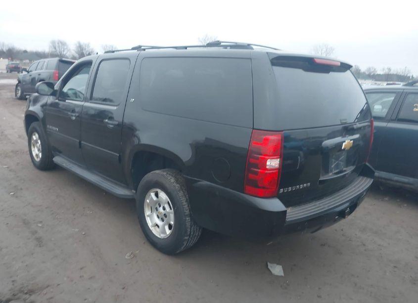 Photo 3 of 2013 Chevrolet Suburban 1500 LT (VIN 1GNSKJE73DR189430)
