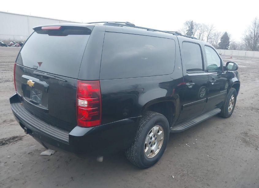 Photo 4 of 2013 Chevrolet Suburban 1500 LT (VIN 1GNSKJE73DR189430)