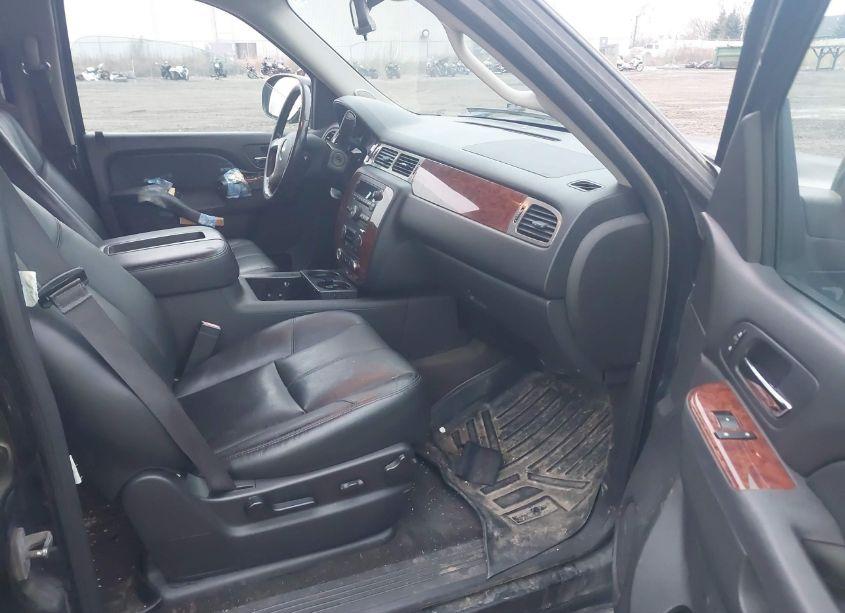 Photo 5 of 2013 Chevrolet Suburban 1500 LT (VIN 1GNSKJE73DR189430)