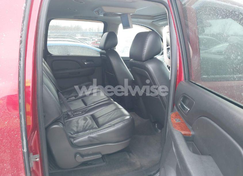 Photo 8 of 2013 Chevrolet Suburban 1500 LT (VIN 1GNSKJE73DR221583)